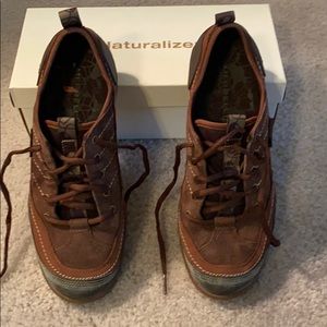 Merrill lace suede shoe.